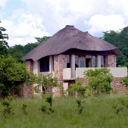 gwango-elephant-lodge-villa-exterior.jpg