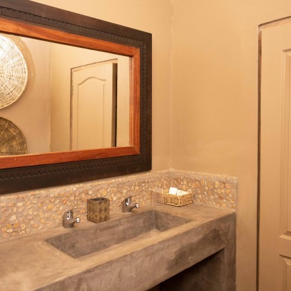 gwango-forest-chalet-sink.jpg